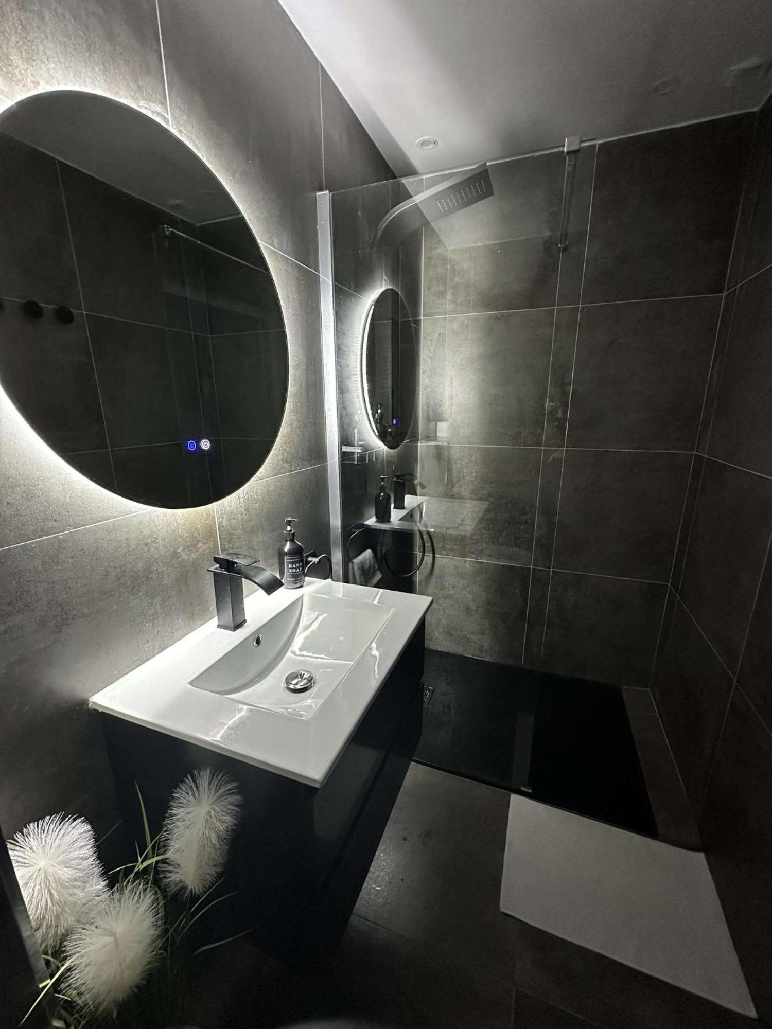 Dima Suite Jacuzzi Privatif Vedène Exterior foto