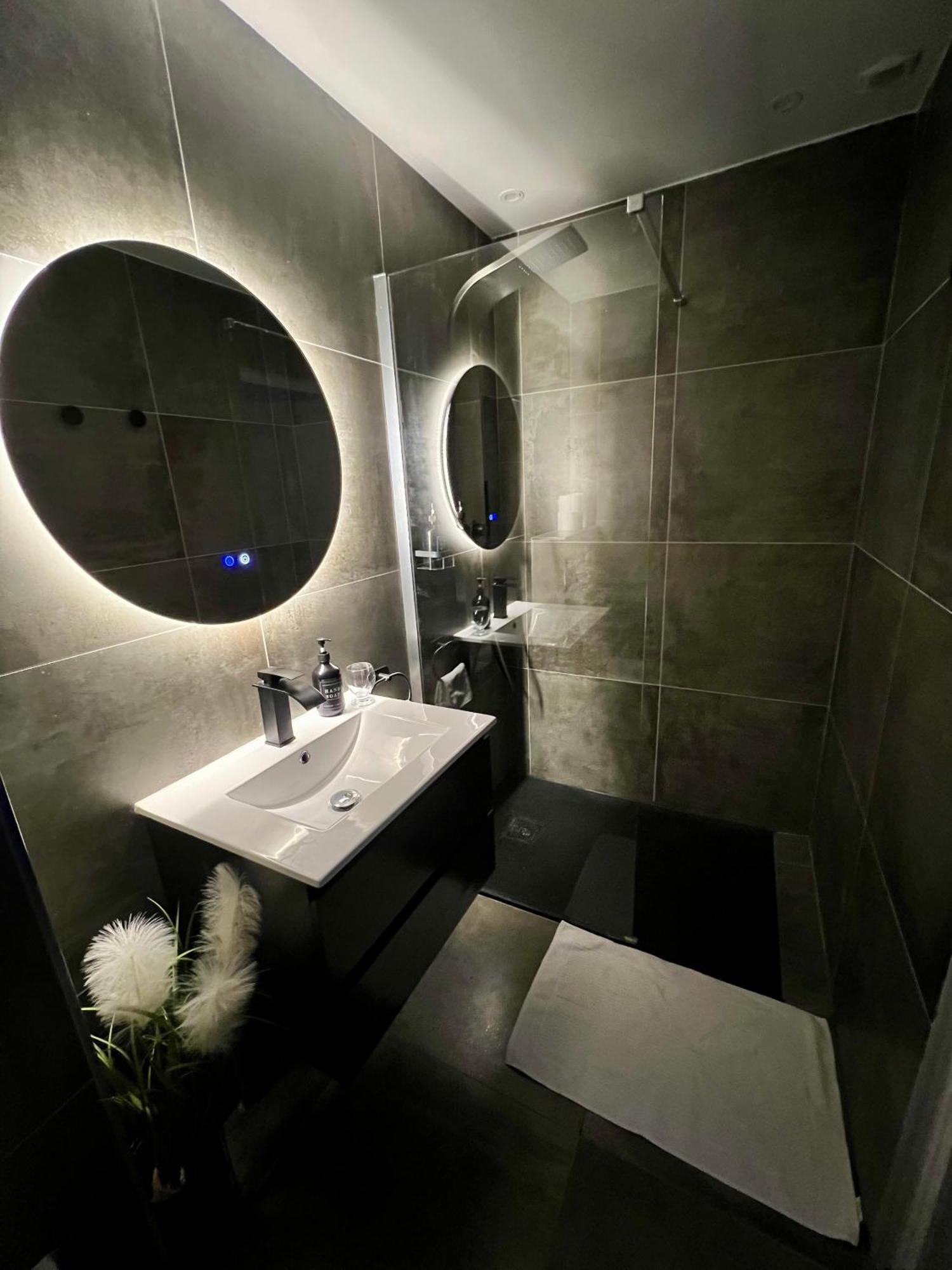 Dima Suite Jacuzzi Privatif Vedène Exterior foto